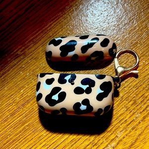 AirPod pro max case didn’t see the size but it doesn’t fit my AirPods